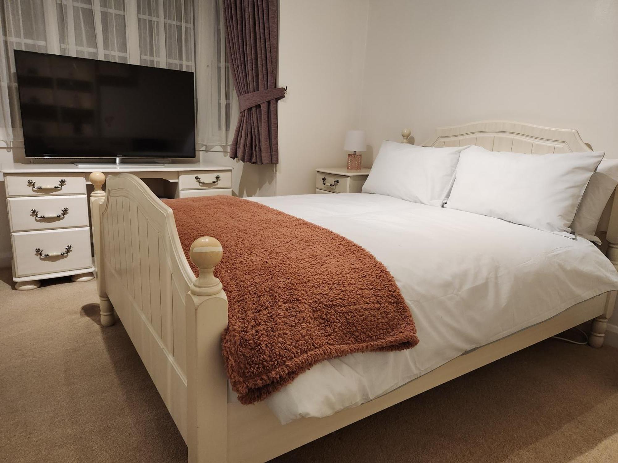 Elmdon House With 4 Spacious Bedrooms To Choose Birmingham Exterior foto